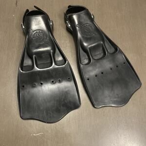 SCUBAPRO Jet Fin Vented Design Made in the USA Black Rubber Diving Fins Medium